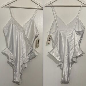 Vintage Josie by Natori Sexy Bodysuit White Lace Sleepwear Lingerie Petite
